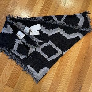 Diamond mosaic triangle scarf